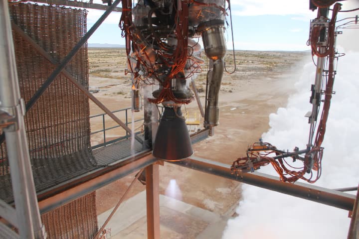 A liquid hydrogen-fueled BE-3 engine is positioned on the test stand.